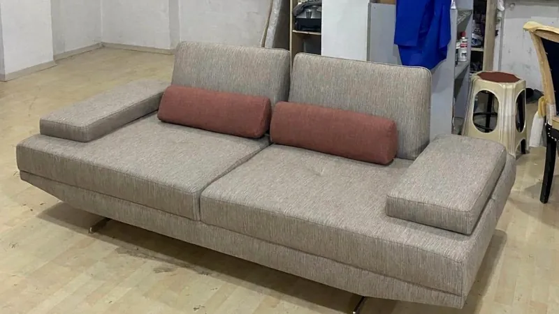 Ümraniye atölyemizde tamir aşamasındaki gri koltuk