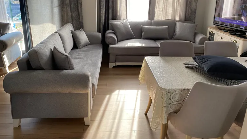 Gri kumaş salon takımı — yüz değişimi sonrası